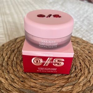 NIB, ONE/SIZE Ultimate Setting Powder in Pink